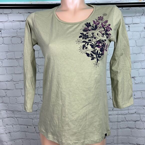 DC Girl Size Large 3/4 length Shirt 100% cotton - Picture 1 of 9